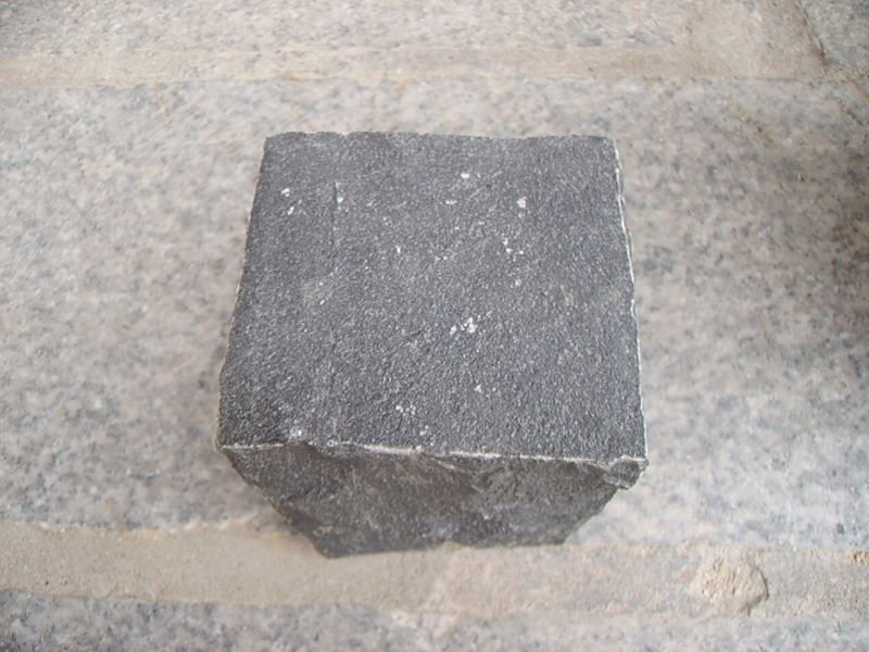 G685 Black Granite Cube Garden Paving Stone-3