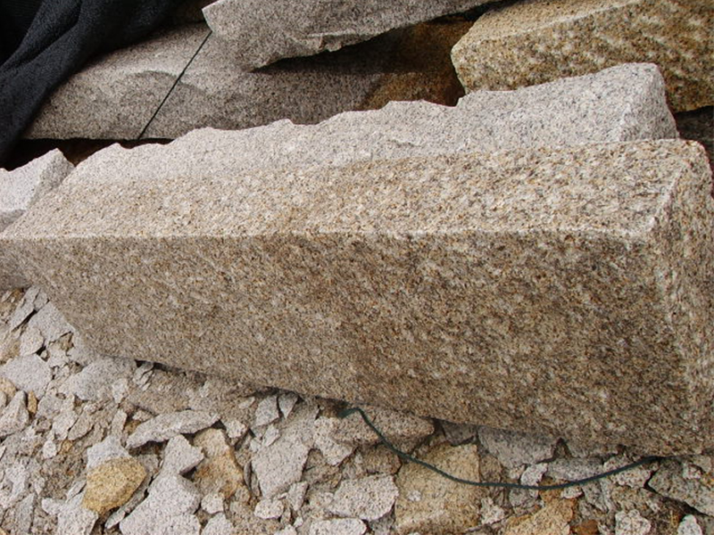 Flamed Finish G682 Granite Outdoor Garden Stone-1